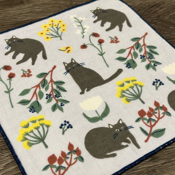 Kitten Cat Loves Flowers Japanese Handkerchief ❘ Hand Towel ❘ Face Towel - Picture 2 of 3